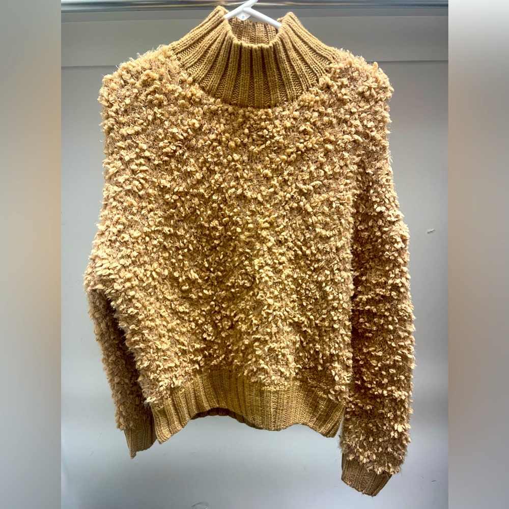 NWT Express Boucle Mock TurtleNeck Sweater. Size Small